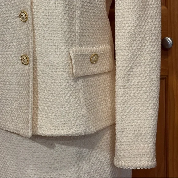 St. John Collection Cream Knit Jacket and Skirt Set - Picture 4 of 16